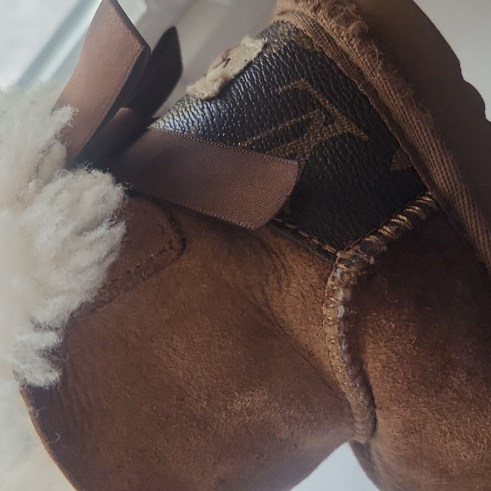 UGG Louis Vuitton Toddler Diva Luxe Bailey Bow Chestnut Girls Size 10 - Picture 4 of 5